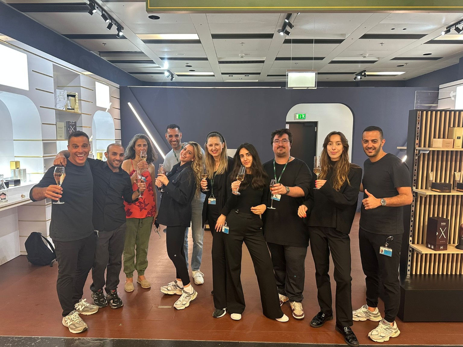 Boutique Vienna cosmetics and beauty retail experience — Lavelier feature